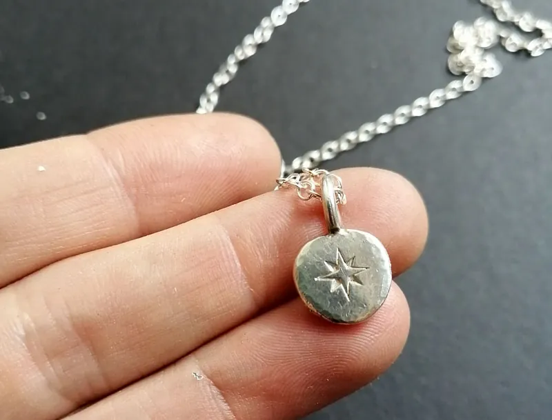 Camino, collar rosa de los vientos en plata