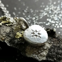 Camino, collar rosa de los vientos en plata