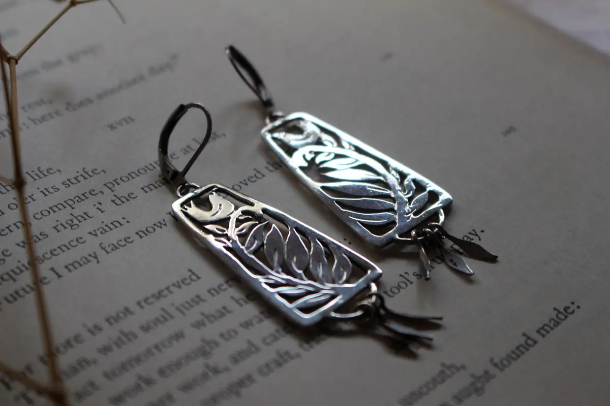 Canción de cuna, aretes ave y helecho en plata