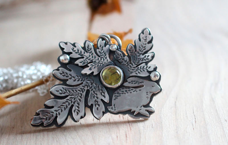 Choice, rabbit in the ferns necklace in silver and peridot