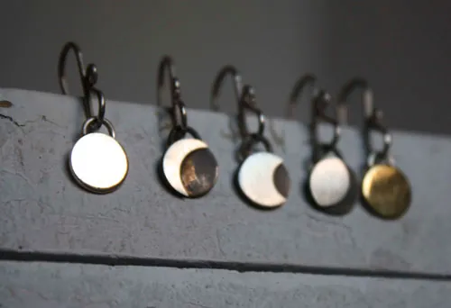 Ciclo lunar, aretes fases de la luna en plata y latón