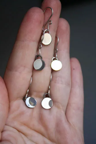 Ciclo lunar, aretes fases de la luna en plata y latón
