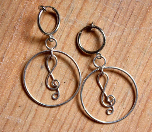 Clave de sol, aretes nota musical en plata