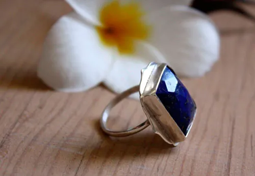 Cleopatra, anillo egipcio de plata y lapislázuli