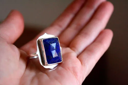 Cleopatra, anillo egipcio de plata y lapislázuli