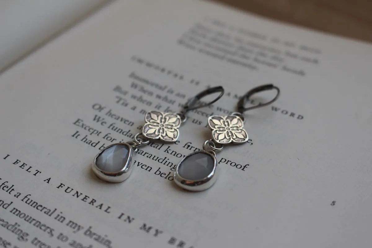 Clervie, aretes flor celta en plata y piedra de luna