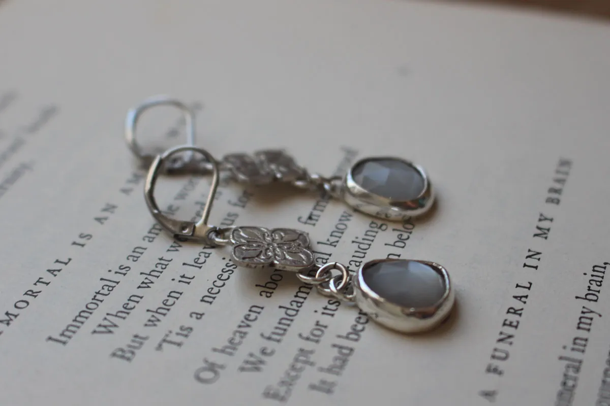 Clervie, aretes flor celta en plata y piedra de luna