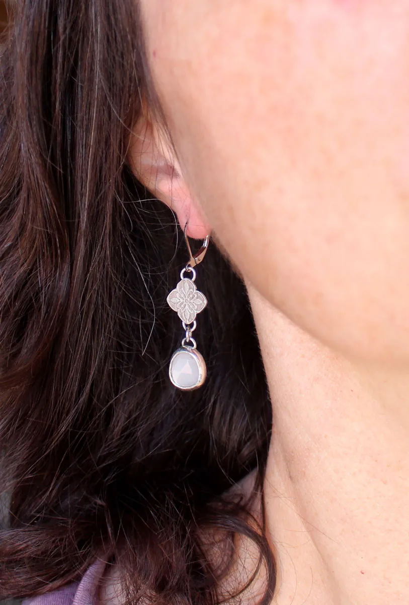 Clervie, aretes flor celta en plata y piedra de luna