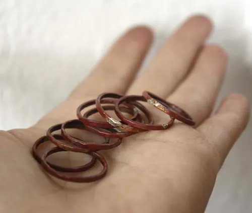 Cobre fuego, anillo apilable en cobre martillado rústico