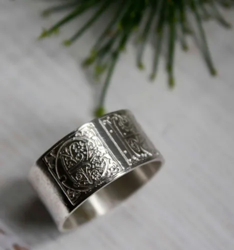 Compromiso sincero, anillo iluminación medieval en plata