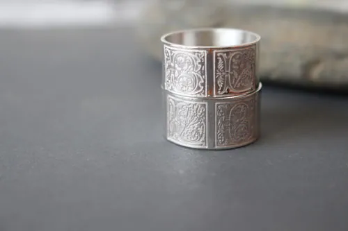 Compromiso sincero, anillo iluminación medieval en plata