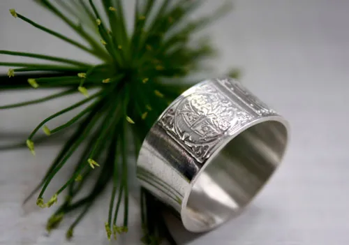 Compromiso sincero, anillo iluminación medieval en plata