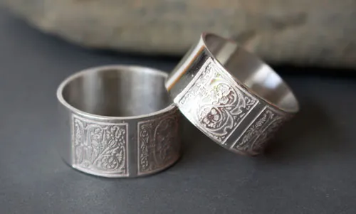 Compromiso sincero, anillo iluminación medieval en plata