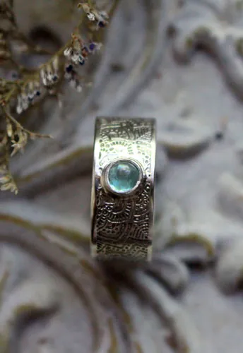 Con el fluir del agua, anillo mandala de abundancia en plata y apatita