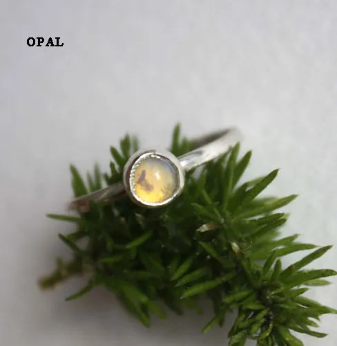 Constance, anillo con piedra de nacimiento en plata, granate, amatista, aguamarina, piedra de luna, ónix, alejandrita, rubí, peridoto, zafiro, ópalo, citrino o turquesa
