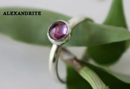 Constance, anillo con piedra de nacimiento en plata, granate, amatista, aguamarina, piedra de luna, ónix, alejandrita, rubí, peridoto, zafiro, ópalo, citrino o turquesa