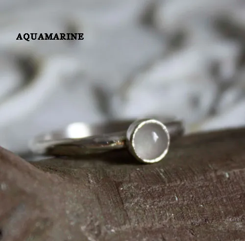 Constance, anillo con piedra de nacimiento en plata, granate, amatista, aguamarina, piedra de luna, ónix, alejandrita, rubí, peridoto, zafiro, ópalo, citrino o turquesa
