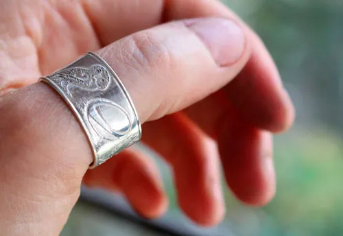 Convicción, anillo símbolos personales en plata