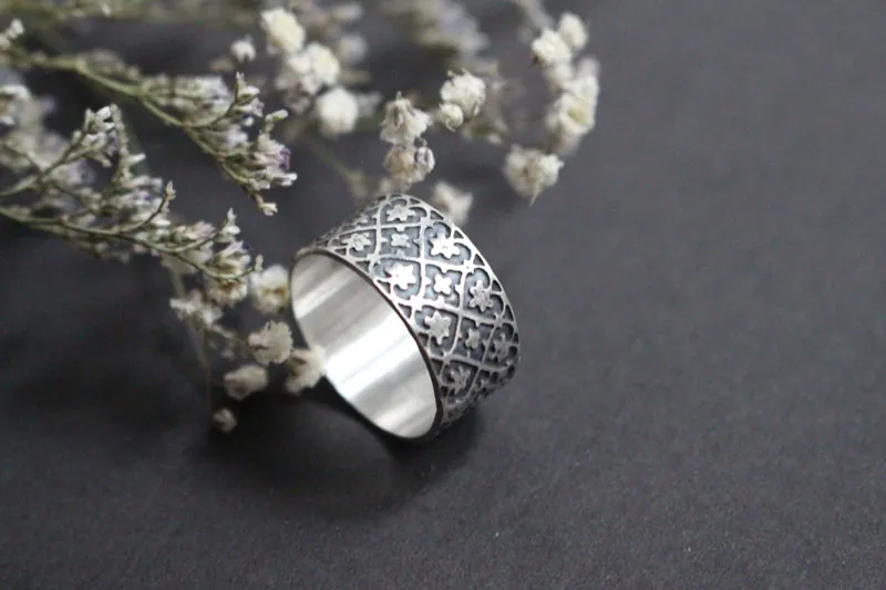 Corona de hiedra, anillo medieval fuerza de los lazos en plata