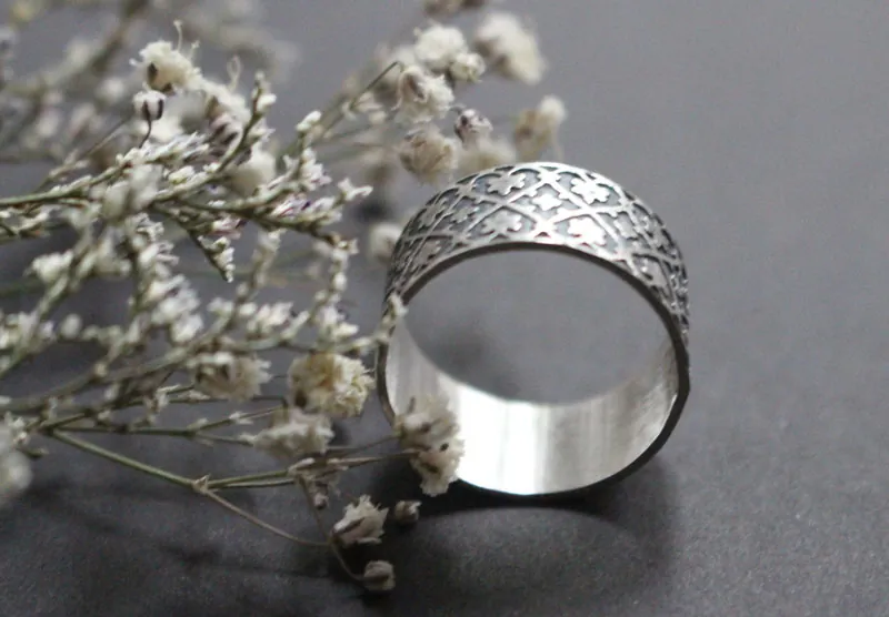 Corona de hiedra, anillo medieval fuerza de los lazos en plata