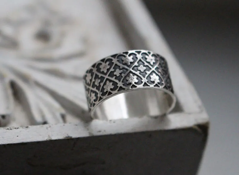 Corona de hiedra, anillo medieval fuerza de los lazos en plata