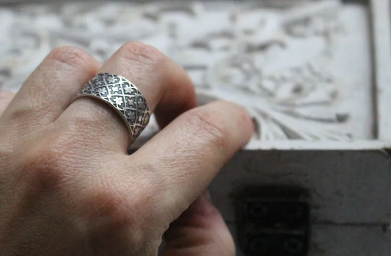 Corona de hiedra, anillo medieval fuerza de los lazos en plata