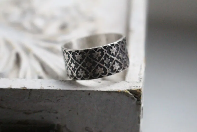 Corona de hiedra, anillo medieval fuerza de los lazos en plata