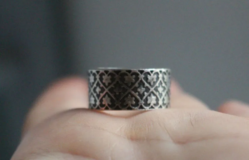 Corona de hiedra, anillo medieval fuerza de los lazos en plata
