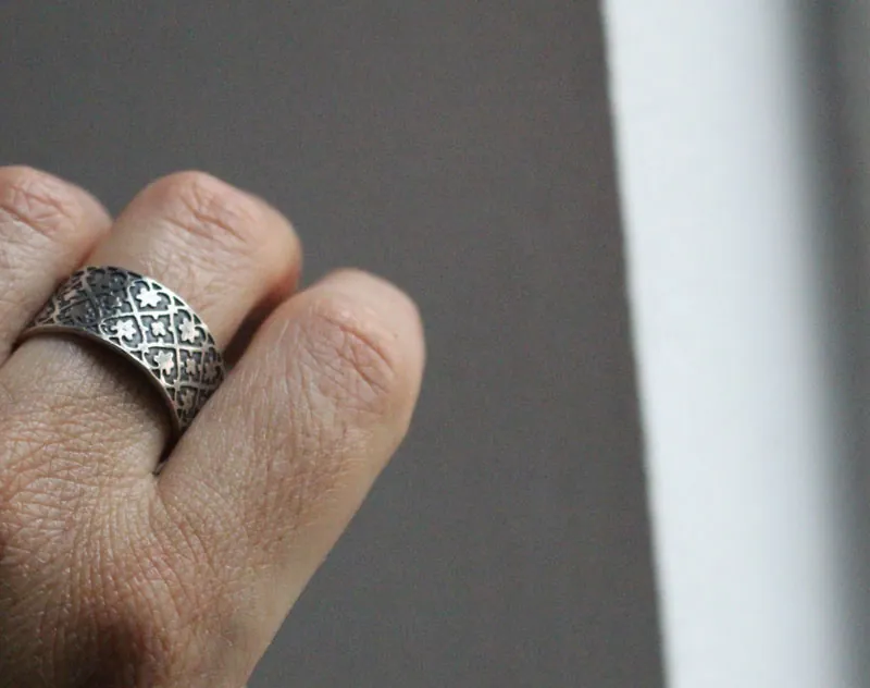 Corona de hiedra, anillo medieval fuerza de los lazos en plata