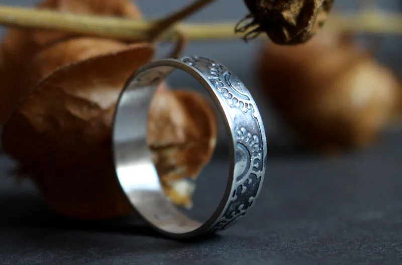 Coronavirus, anillo virus covid en plata