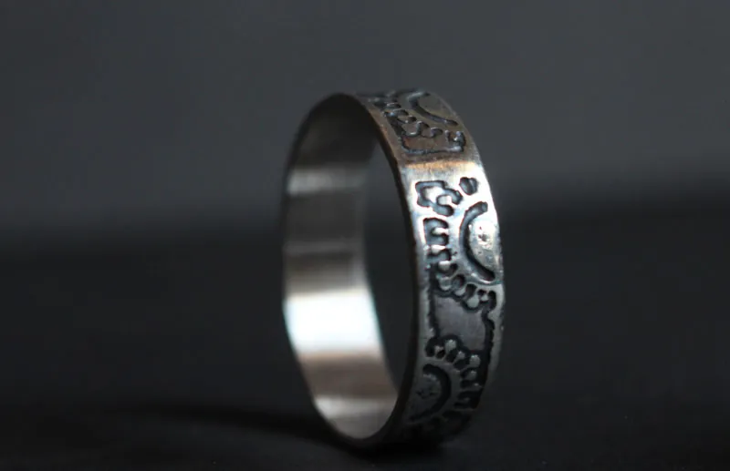 Coronavirus, anillo virus covid en plata