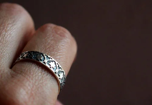 Correhuela, anillo botánico medieval en plata