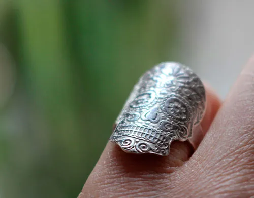 Cráneo mexicano, anillo calavera floral de México en plata