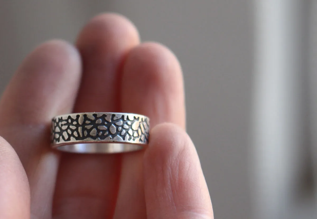 Craquelado, anillo flujo de lava en plata