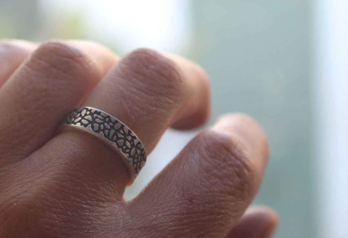 Craquelado, anillo flujo de lava en plata