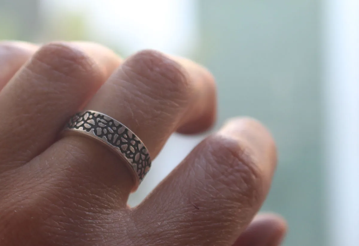 Craquelado, anillo flujo de lava en plata