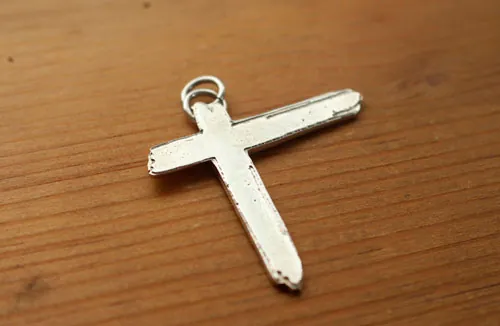 Cruz de Indochine de lujo, dije Paradize del grupo de rock en plata
