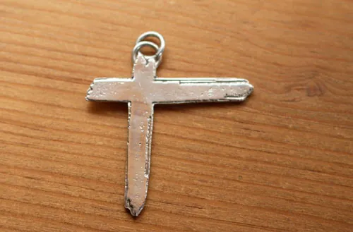 Cruz de Indochine de lujo, dije Paradize del grupo de rock en plata