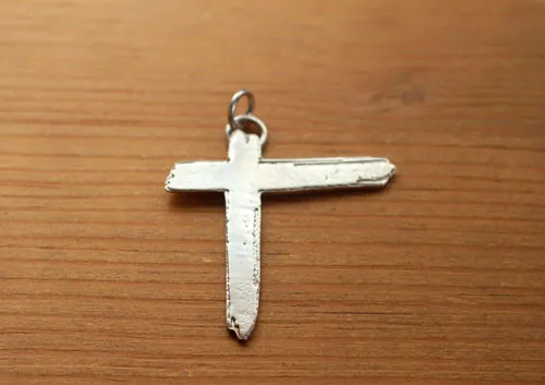 Cruz de Indochine de lujo, dije Paradize del grupo de rock en plata