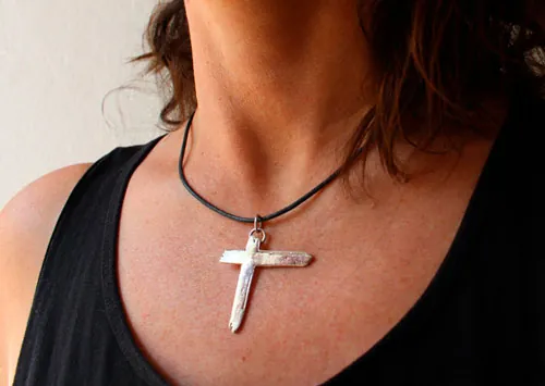 Cruz de Indochine de lujo, dije Paradize del grupo de rock en plata