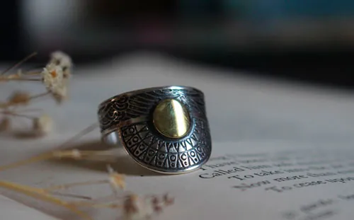 Cuando el sol viene a besar el mar, anillo tribal en plata y latón
