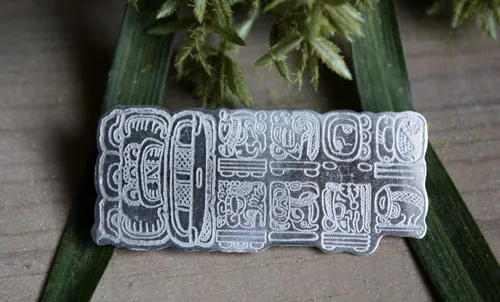 Cuenta larga, broche del calendario maya en plata