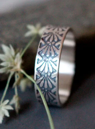 Dalia, anillo flor en plata