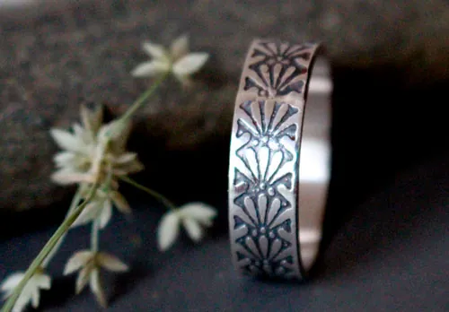 Dalia, anillo flor en plata