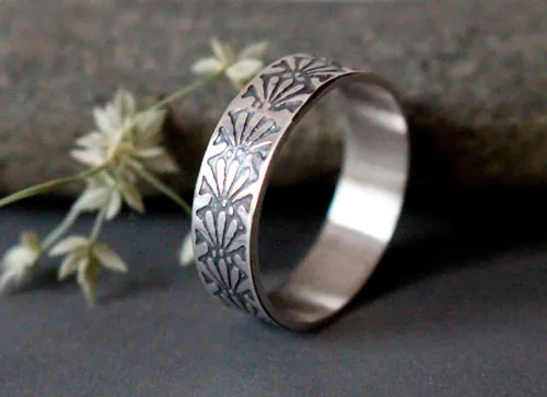 Dalia, anillo flor en plata