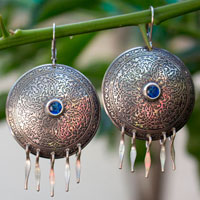 Dama del Lago, aretes volutas medievales en plata y zircón azul