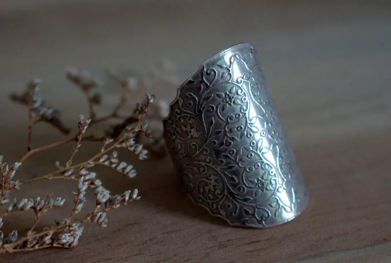 Dandy, anillo elegancia barroca en plata