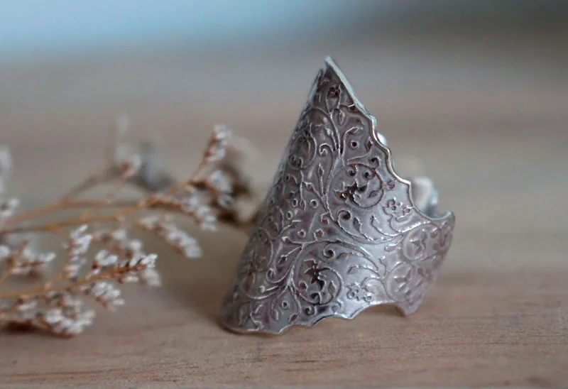 Dandy, anillo elegancia barroca en plata