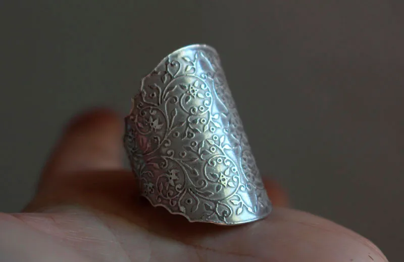 Dandy, anillo elegancia barroca en plata