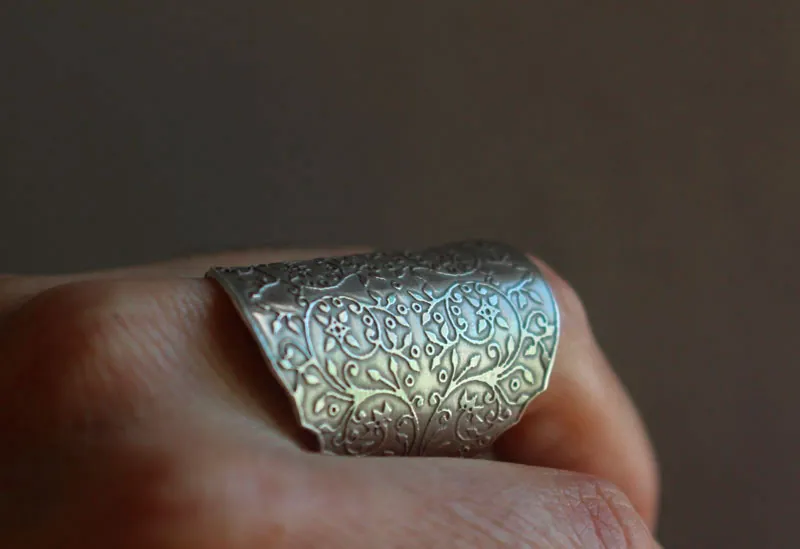Dandy, anillo elegancia barroca en plata